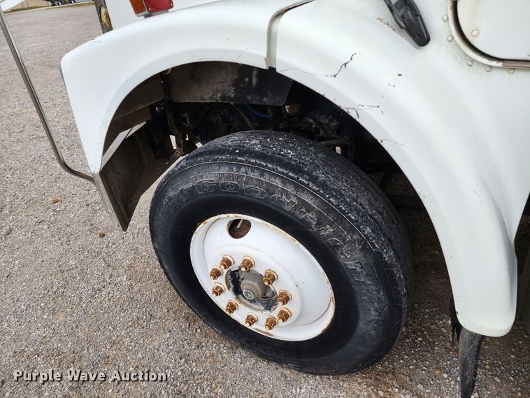 image for item KH9188 1995 Freightliner FLD  fertilizer delivery truck