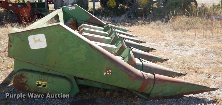 image for item KU9643 John Deere 643  corn head