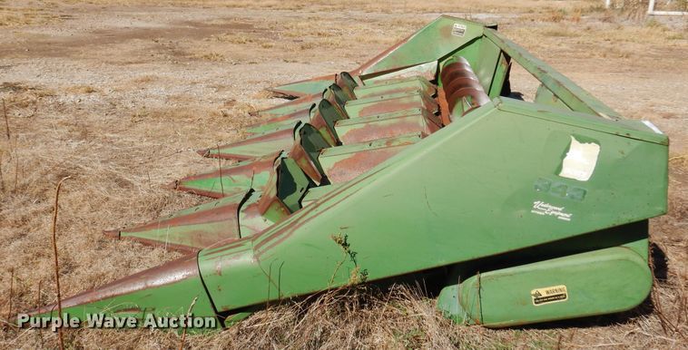 image for item KU9643 John Deere 643  corn head