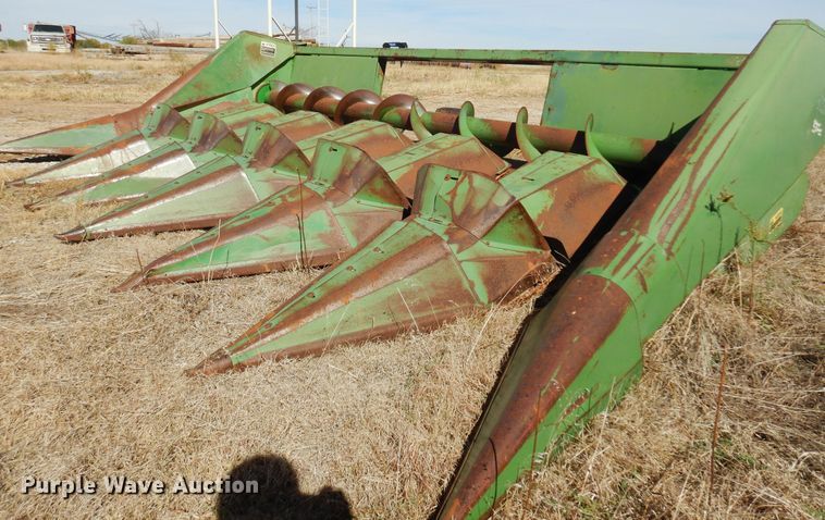 image for item KU9643 John Deere 643  corn head