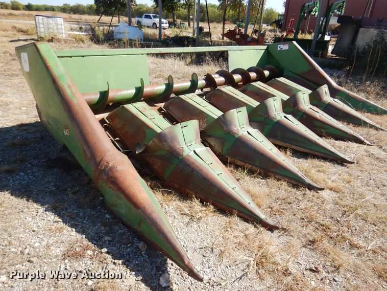 image for item KU9643 John Deere 643  corn head