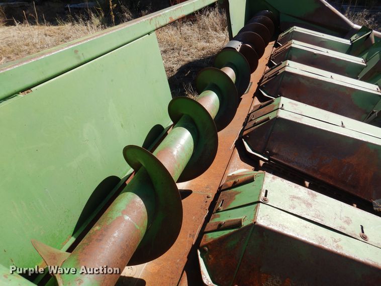 image for item KU9643 John Deere 643  corn head