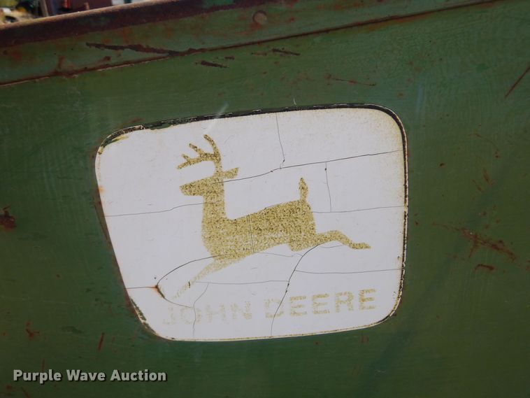 image for item KU9643 John Deere 643  corn head