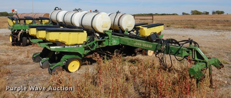 image for item KU9644 John Deere 7200 Max Emerge 2  planter