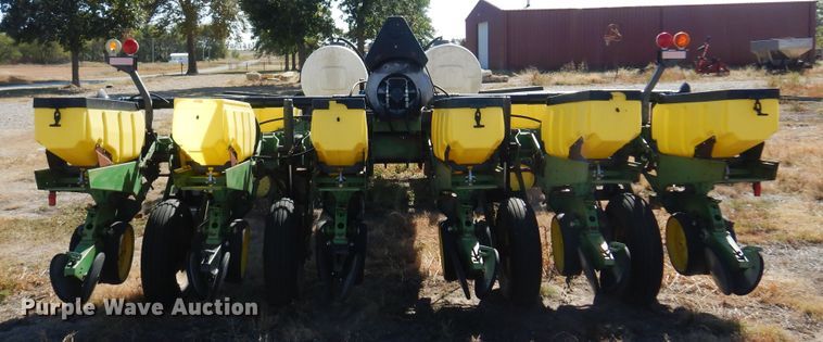 image for item KU9644 John Deere 7200 Max Emerge 2  planter