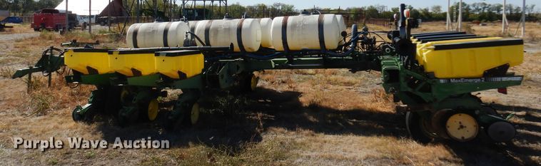 image for item KU9644 John Deere 7200 Max Emerge 2  planter