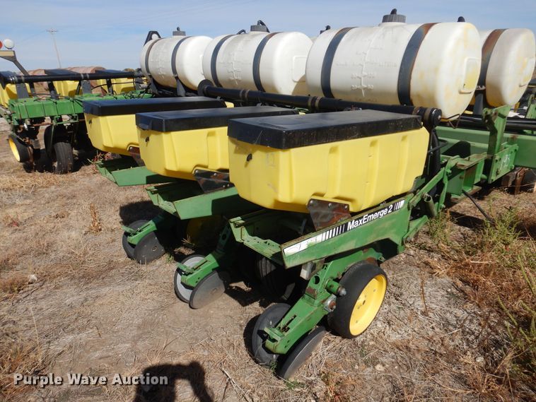 image for item KU9644 John Deere 7200 Max Emerge 2  planter