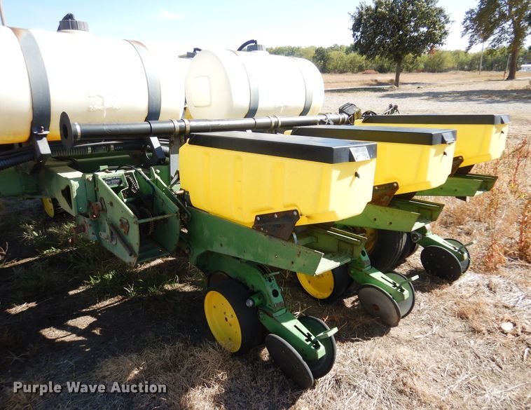 image for item KU9644 John Deere 7200 Max Emerge 2  planter