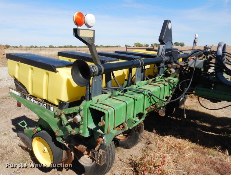 image for item KU9644 John Deere 7200 Max Emerge 2  planter