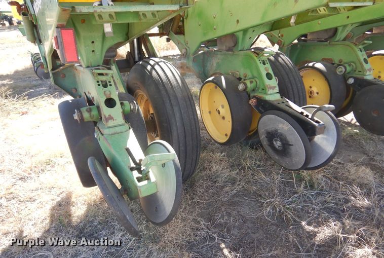 image for item KU9644 John Deere 7200 Max Emerge 2  planter