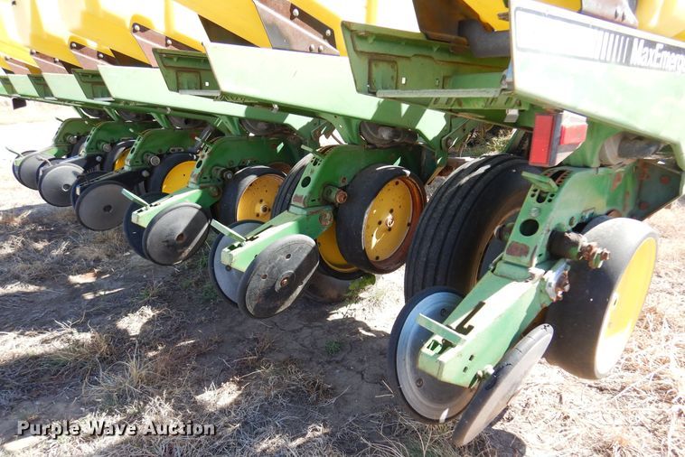 image for item KU9644 John Deere 7200 Max Emerge 2  planter