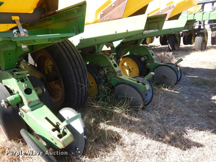image for item KU9644 John Deere 7200 Max Emerge 2  planter