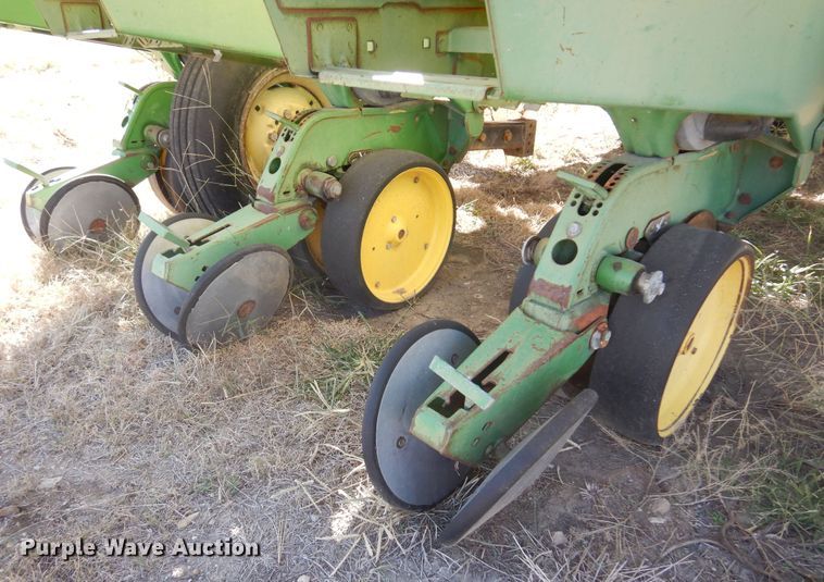 image for item KU9644 John Deere 7200 Max Emerge 2  planter