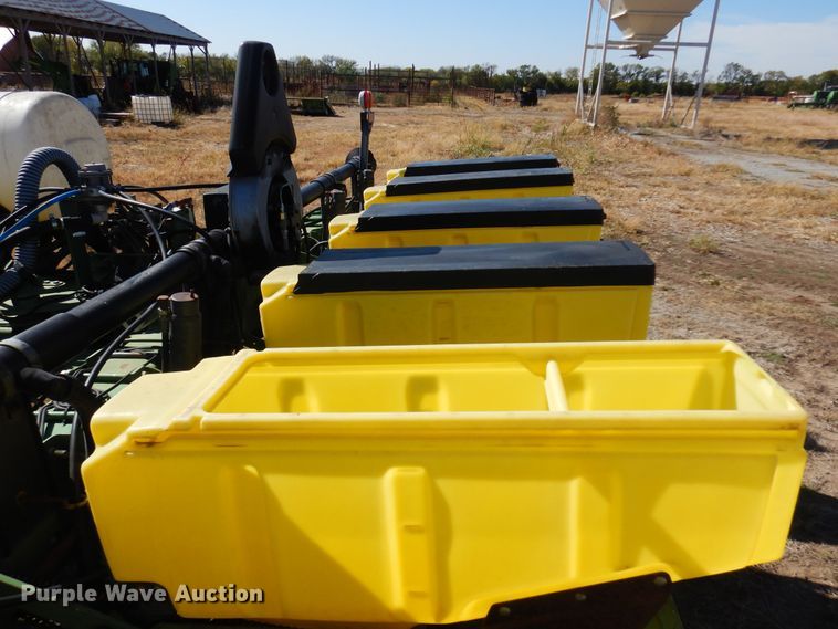 image for item KU9644 John Deere 7200 Max Emerge 2  planter