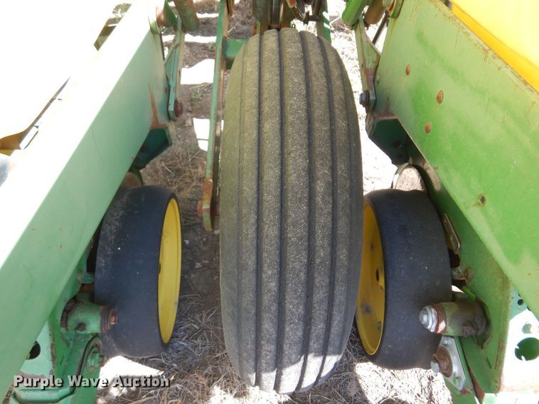 image for item KU9644 John Deere 7200 Max Emerge 2  planter