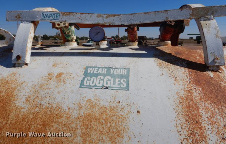 image for item LG9301 (2) anhydrous tanks