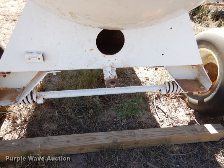 image for item LG9301 (2) anhydrous tanks