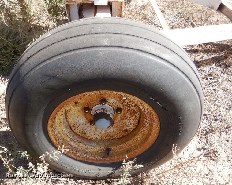 image for item LG9301 (2) anhydrous tanks