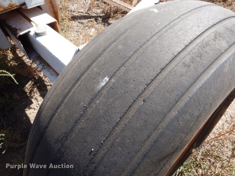 image for item LG9301 (2) anhydrous tanks