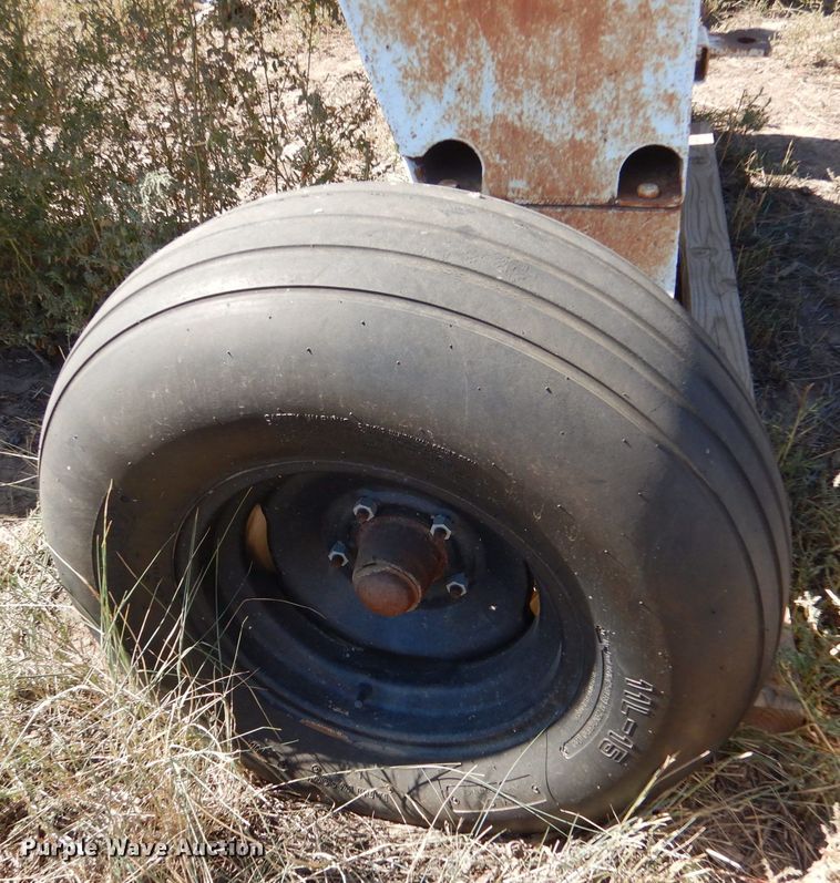 image for item LG9301 (2) anhydrous tanks