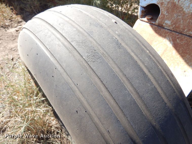 image for item LG9301 (2) anhydrous tanks