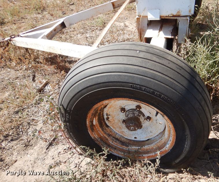 image for item LG9301 (2) anhydrous tanks