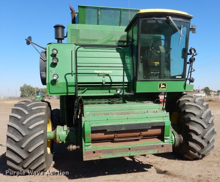 image for item LG9304 1982 John Deere 8820  combine