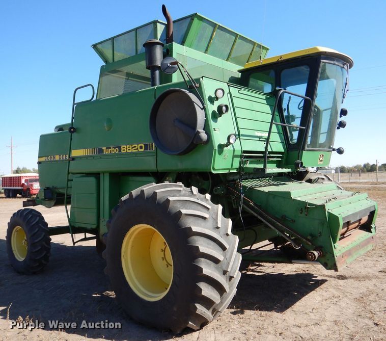image for item LG9304 1982 John Deere 8820  combine