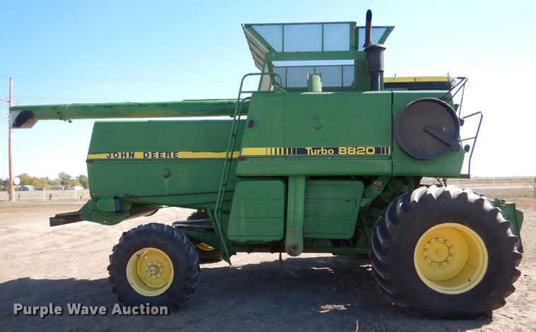 image for item LG9304 1982 John Deere 8820  combine
