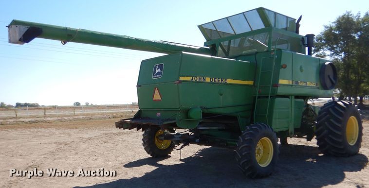 image for item LG9304 1982 John Deere 8820  combine
