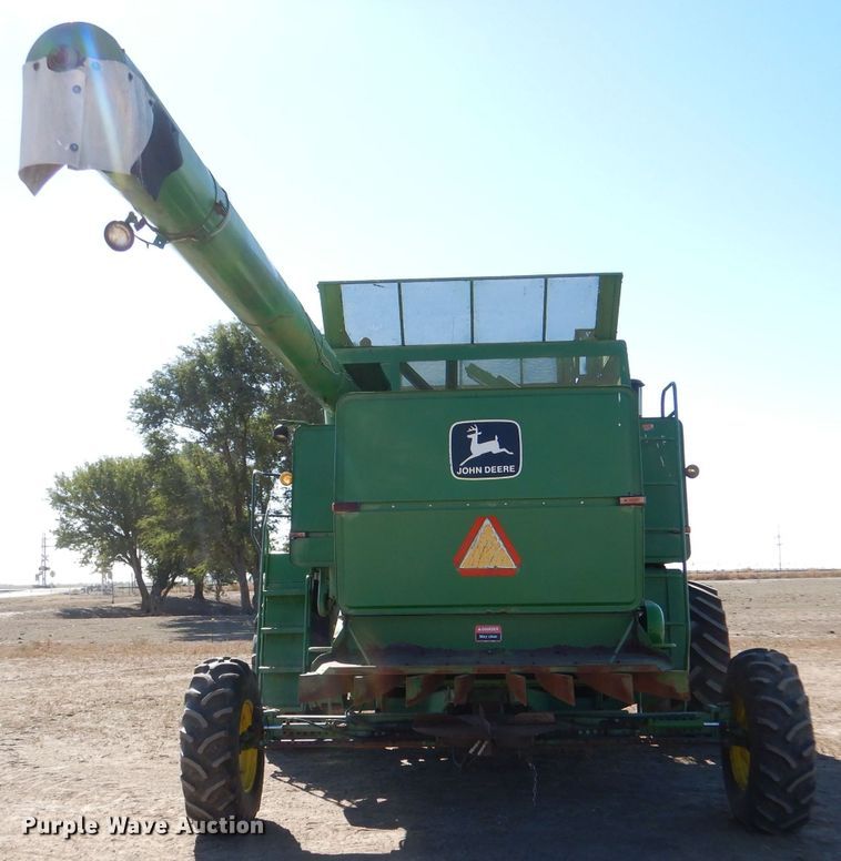 image for item LG9304 1982 John Deere 8820  combine