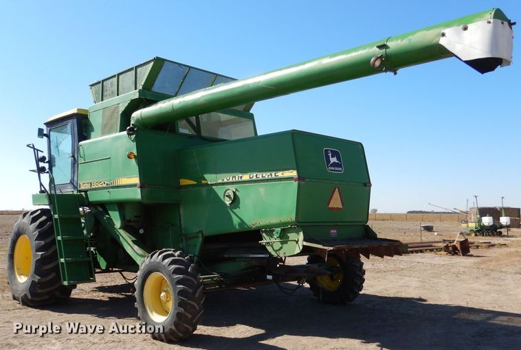 image for item LG9304 1982 John Deere 8820  combine