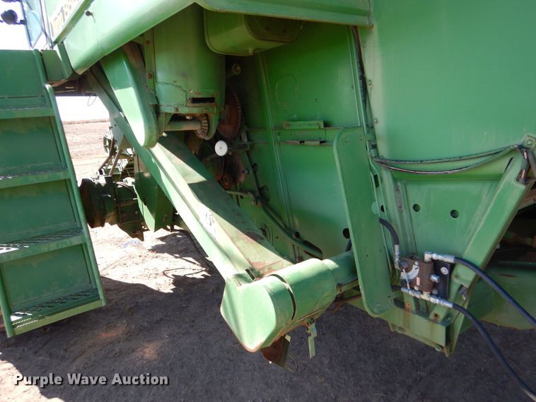 image for item LG9304 1982 John Deere 8820  combine