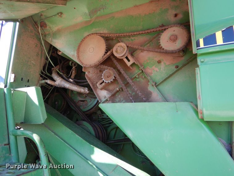 image for item LG9304 1982 John Deere 8820  combine