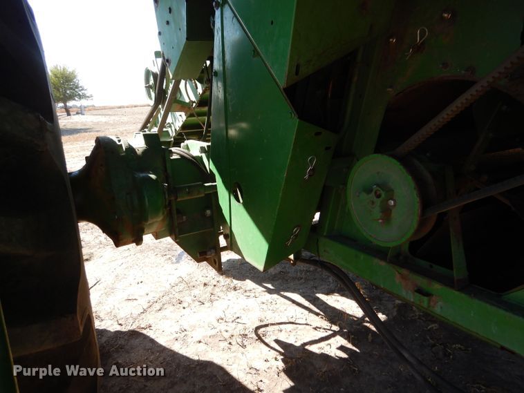 image for item LG9304 1982 John Deere 8820  combine