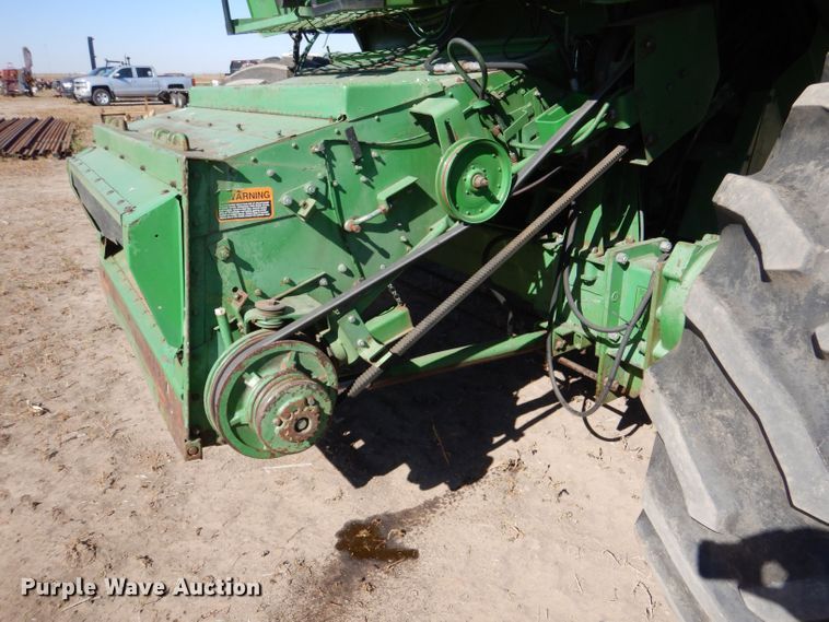 image for item LG9304 1982 John Deere 8820  combine