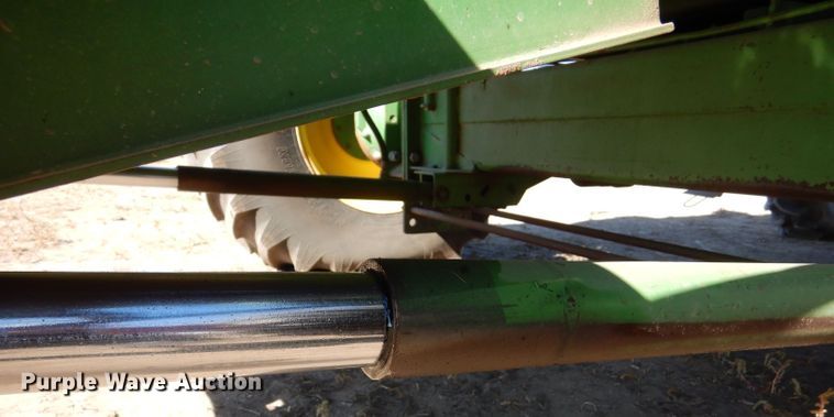 image for item LG9304 1982 John Deere 8820  combine