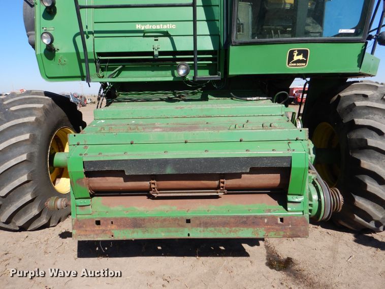 image for item LG9304 1982 John Deere 8820  combine