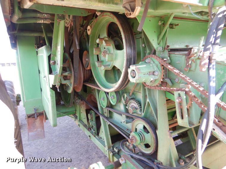 image for item LG9304 1982 John Deere 8820  combine