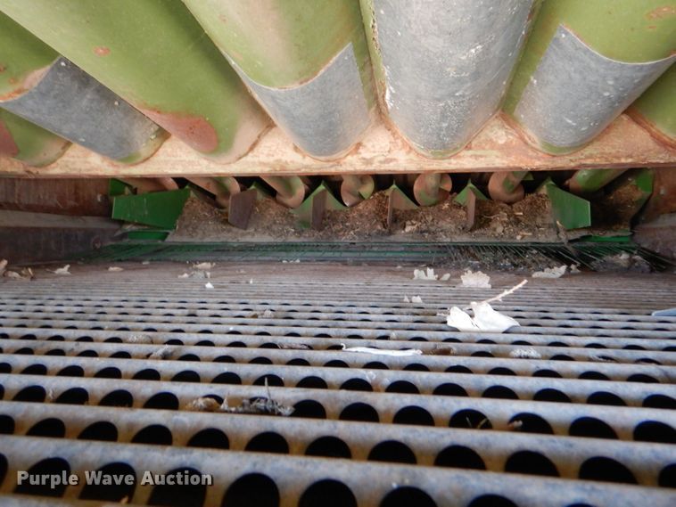 image for item LG9304 1982 John Deere 8820  combine