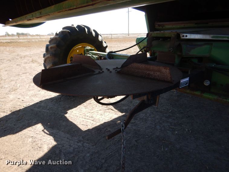 image for item LG9304 1982 John Deere 8820  combine
