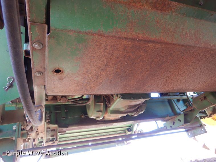 image for item LG9304 1982 John Deere 8820  combine
