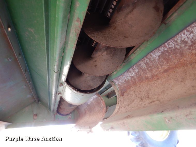 image for item LG9304 1982 John Deere 8820  combine