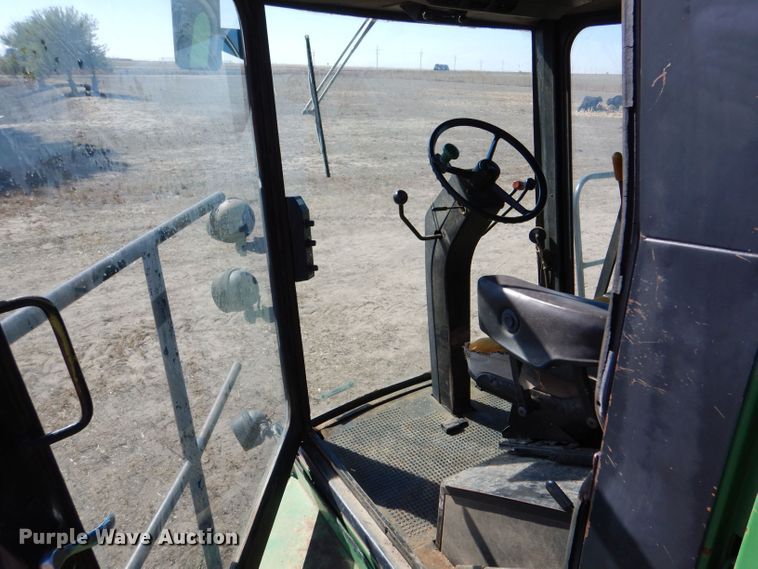 image for item LG9304 1982 John Deere 8820  combine