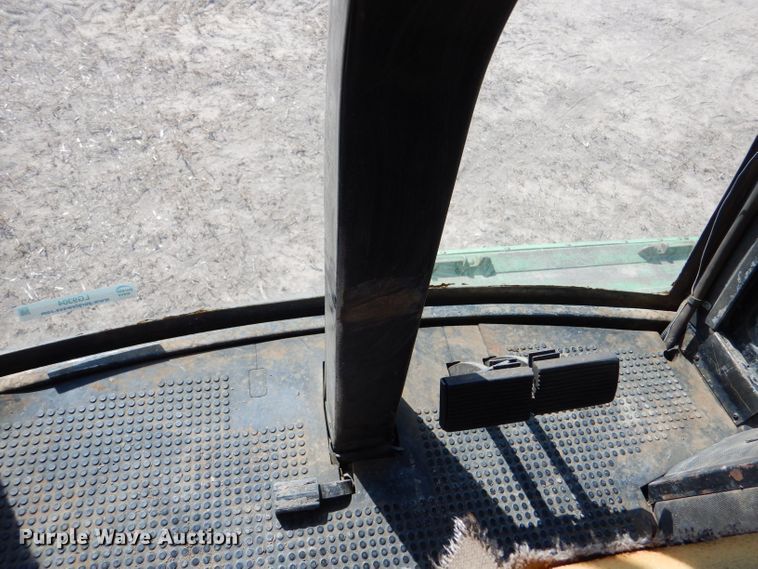 image for item LG9304 1982 John Deere 8820  combine