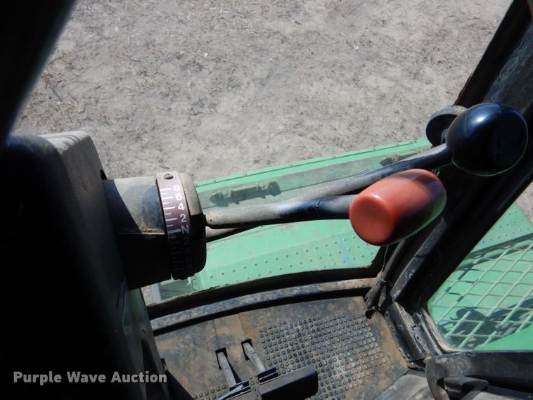 image for item LG9304 1982 John Deere 8820  combine