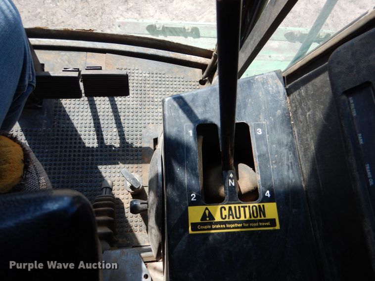 image for item LG9304 1982 John Deere 8820  combine