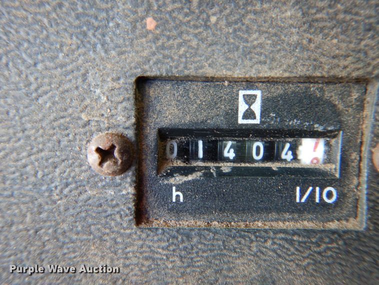 image for item LG9304 1982 John Deere 8820  combine