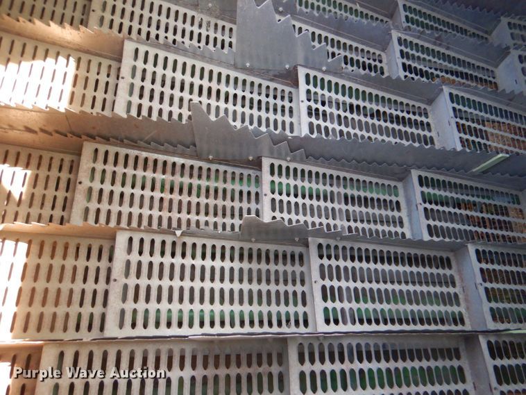 image for item LG9304 1982 John Deere 8820  combine