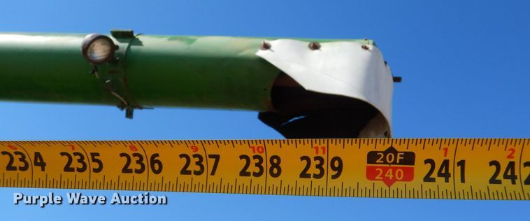 image for item LG9304 1982 John Deere 8820  combine